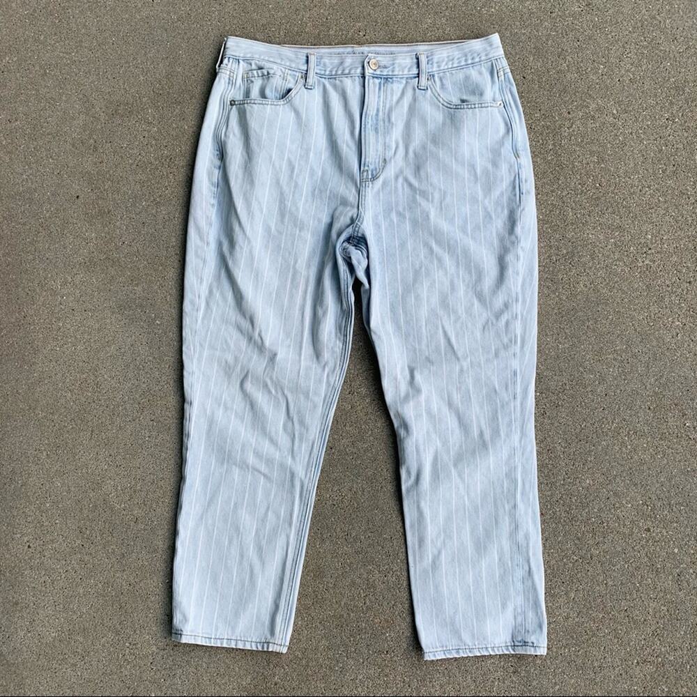 AEO Mom Jean high rise light wash pin stripe 14 SHORT